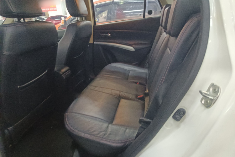 铃木 锋驭 2014款 1.6L CVT两驱精英型中控内饰21