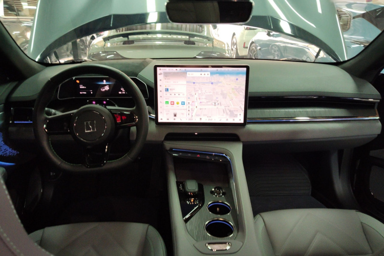 极氪001 2023款 WE版 86kWh中控内饰12