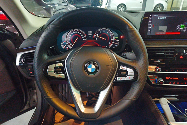 宝马5系 2018款 525Li 豪华套装中控内饰13