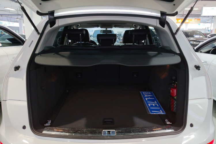 奥迪Q5 2017款 Plus 40 TFSI 进取型机舱底盘23