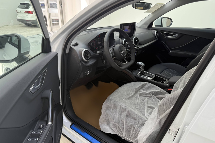 奥迪Q2L 2025款 35TFSI 时尚动感型中控内饰7003