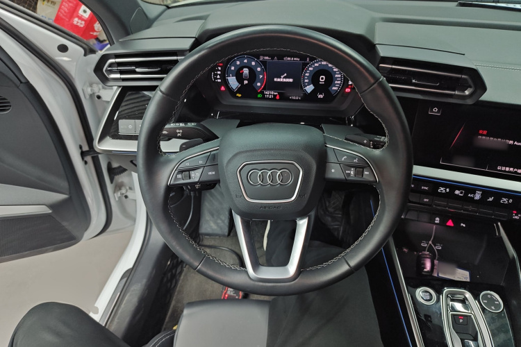 奥迪A3 2025款 Sportback 35TFSI 飞驰尊享型中控内饰13