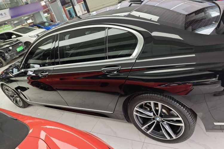 宝马7系 2019款 改款 730Li M运动套装车身外观4