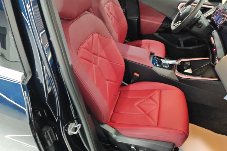 宝马X3 2025款 xDrive30L 尊享型 M运动套装局部细节41