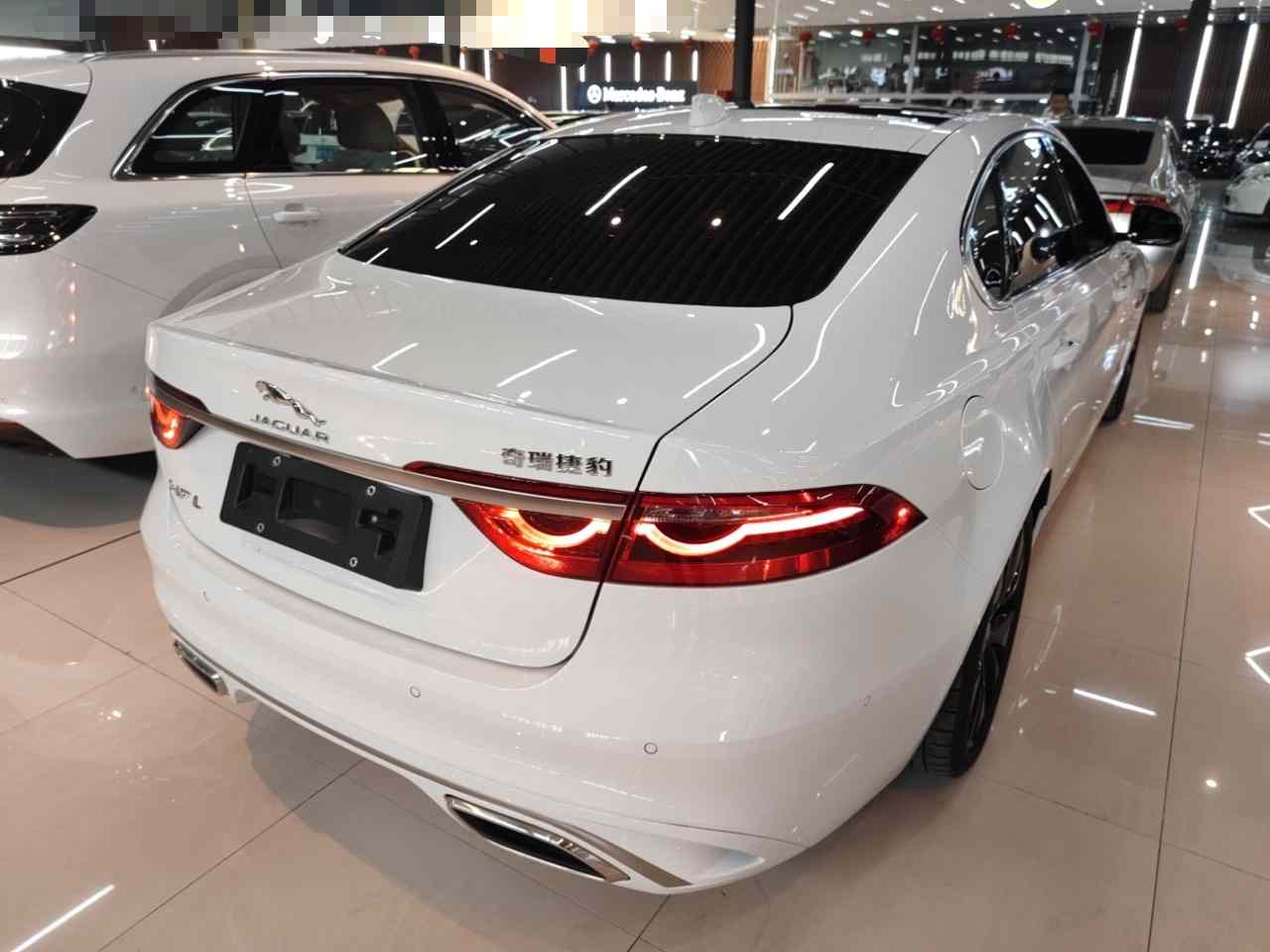 捷豹XFL 2024款 2.0T P250 两驱尊享豪华版(5)