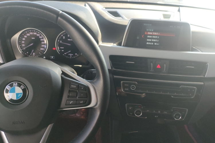 宝马X1 2018款 sDrive18Li 时尚型中控内饰12