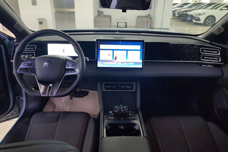 比亚迪 秦L 2024款 DM-i 80KM超越型中控内饰7002