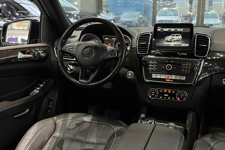 奔驰GLS 2017款 GLS 400 4MATIC动感型中控内饰7004
