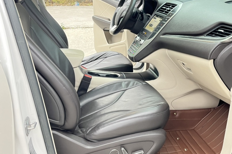 林肯MKC 2017款 2.0T 四驱尊雅版中控内饰7002