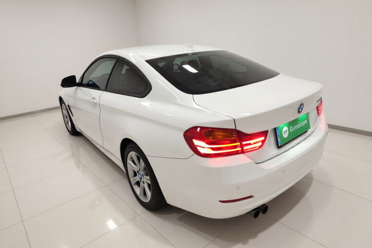 宝马4系 2016款 420i 时尚型车身外观5