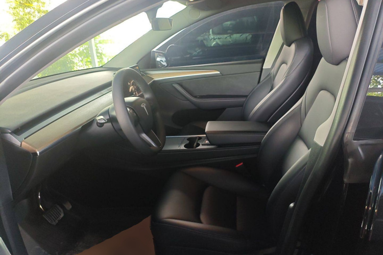 特斯拉 Model Y 2022款 改款 后轮驱动版中控内饰19