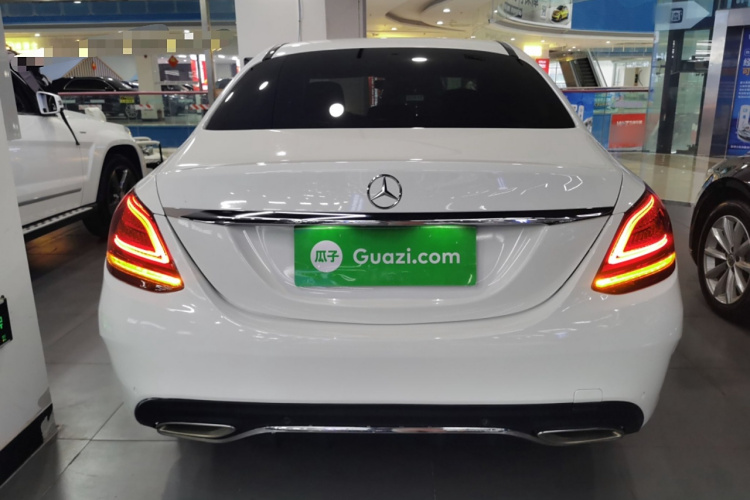 奔驰C级 2019款 C 180 L 时尚型运动版车身外观6