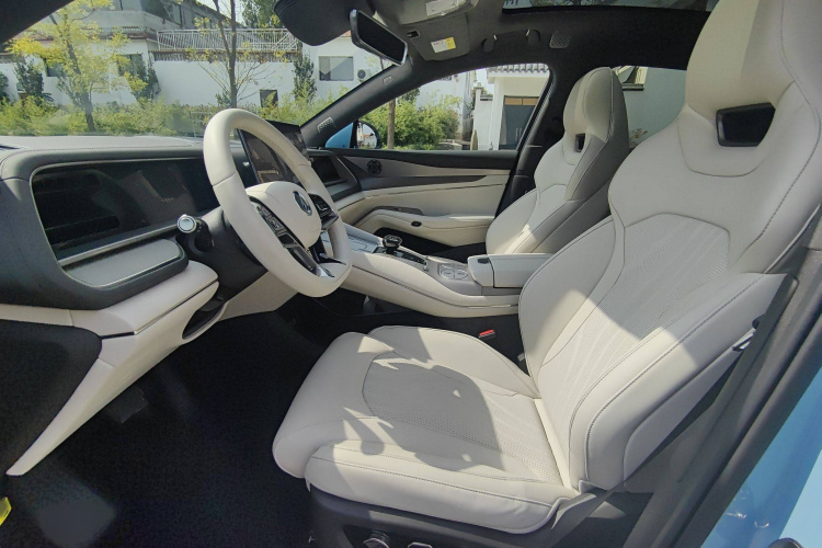 腾势N7 2024款 630 四驱智驾Max版中控内饰7001