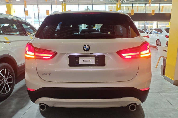 宝马X1 2021款 改款 sDrive20Li 时尚型车身外观6