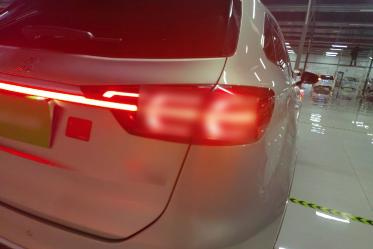 红旗HS5 2019款 2.0T 智联旗享四驱版车身外观9