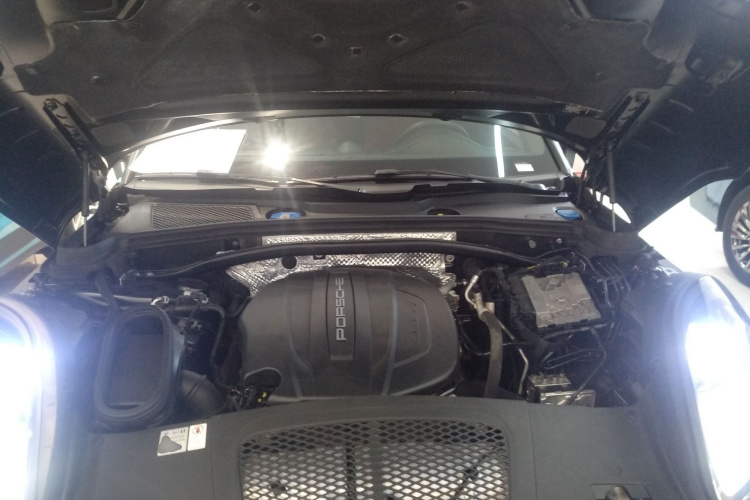 保时捷 2020款 Macan 2.0T机舱底盘24