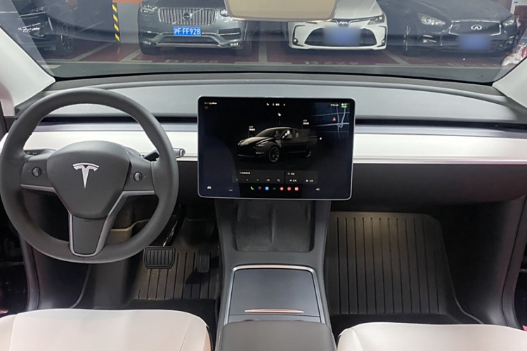 特斯拉 Model Y 2022款 改款 长续航全轮驱动版中控内饰7006