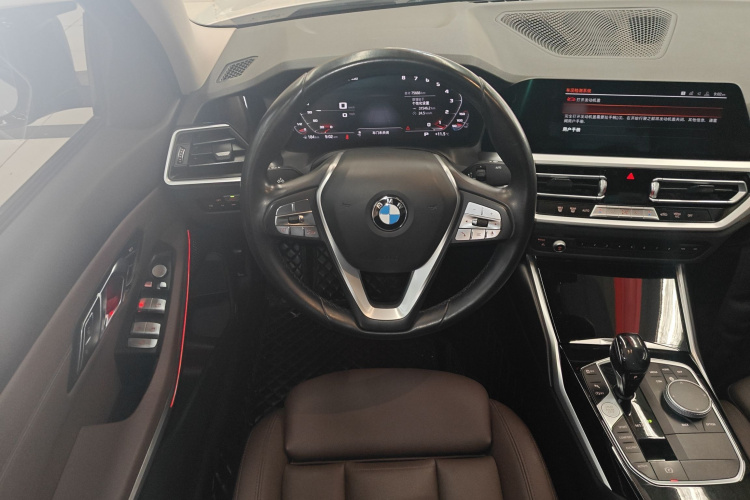 宝马3系 2020款 320i 运动套装中控内饰13
