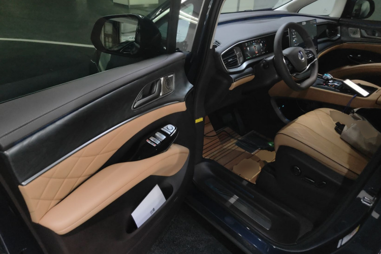 腾势D9 2024款 DM-i 980 四驱尊贵型中控内饰20