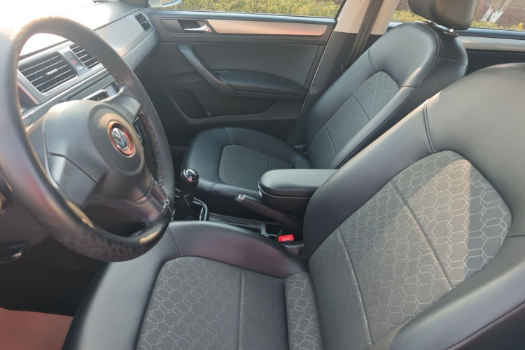 大众 桑塔纳 2015款 1.6L 手动舒适版中控内饰7002