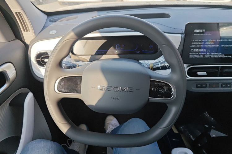 吉利银河 熊猫 2025款 210km 元气熊中控内饰13