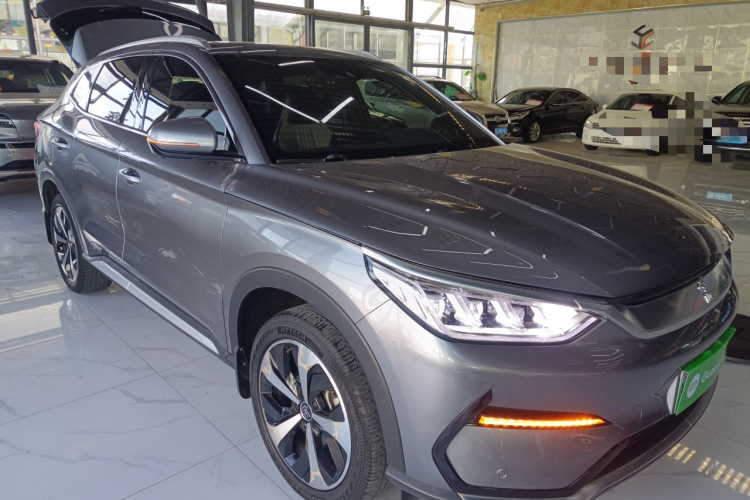 比亚迪 宋PLUS新能源 2021款 EV 旗舰型车身外观3