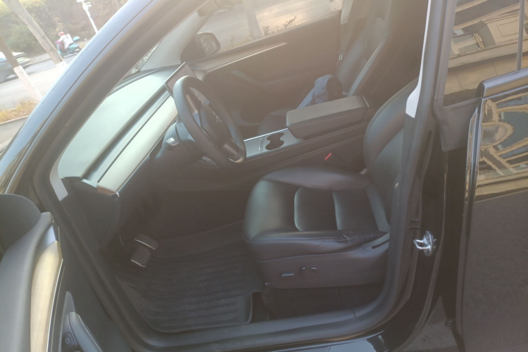 特斯拉 Model Y 2021款 标准续航后驱版中控内饰20