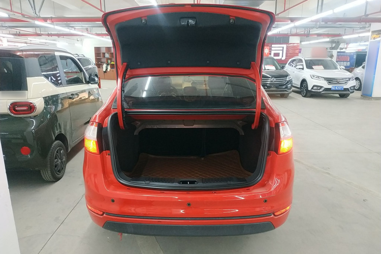 福特 嘉年华 2013款 三厢 1.5L 手动风尚型机舱底盘23