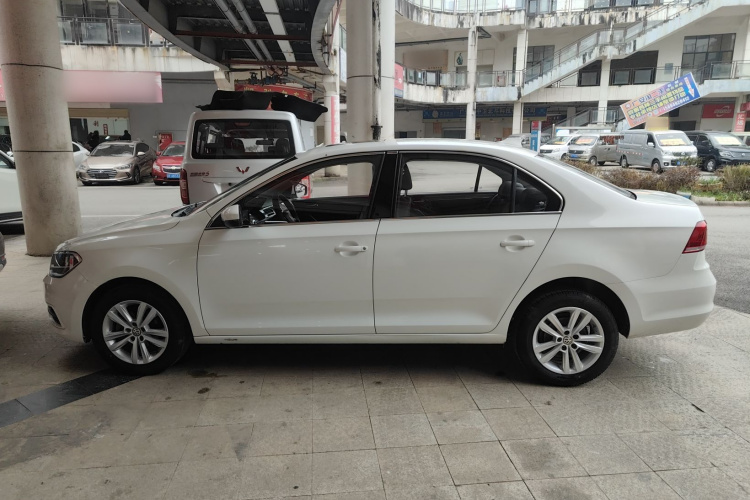 大众 桑塔纳 2016款 1.6L 自动舒适版车身外观4