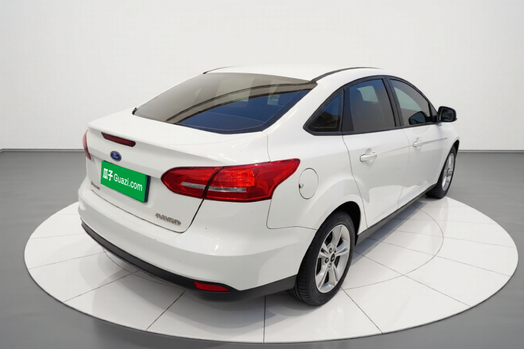 福特 福克斯 2015款 三厢 1.6L 手动舒适型车身外观7