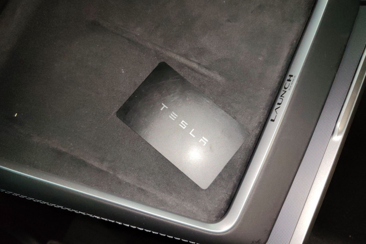 特斯拉 Model Y 2025款 后轮驱动 首发版中控内饰7001