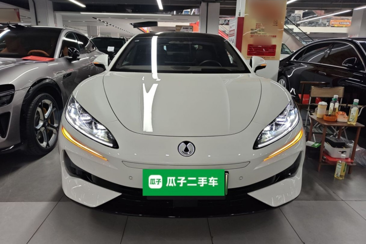 腾势Z9 2024款 1100km 四驱Max版车身外观2