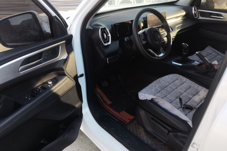 长城 金刚炮 2022款 2.0T手动柴油两驱精英型长箱GW4D20M中控内饰20