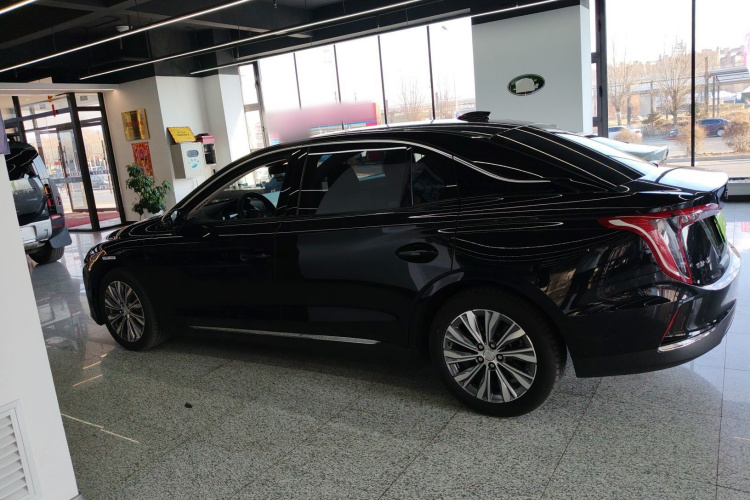 红旗E-QM5 2022款 431km 充电乐享版车身外观4