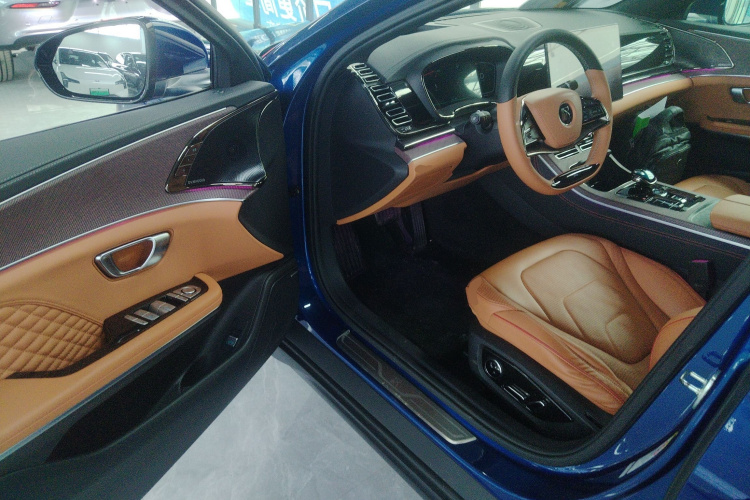 比亚迪 汉 2022款 EV 创世版 715KM前驱旗舰型中控内饰20