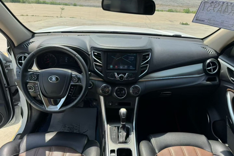 比亚迪 宋 2016款 盖世版 1.5TID 自动精英型中控内饰7005