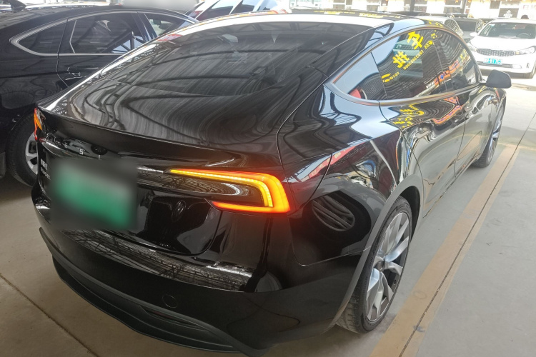特斯拉 Model 3 2023款 长续航全轮驱动版车身外观7