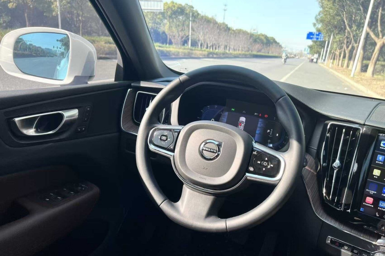 沃尔沃XC60 2024款 B5 四驱智远豪华版中控内饰7006
