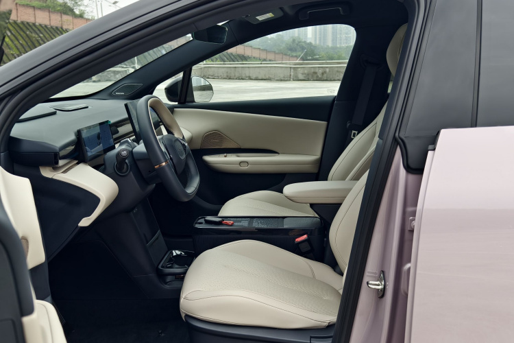 领克Z20 2025款 530km 后驱Max中控内饰7002