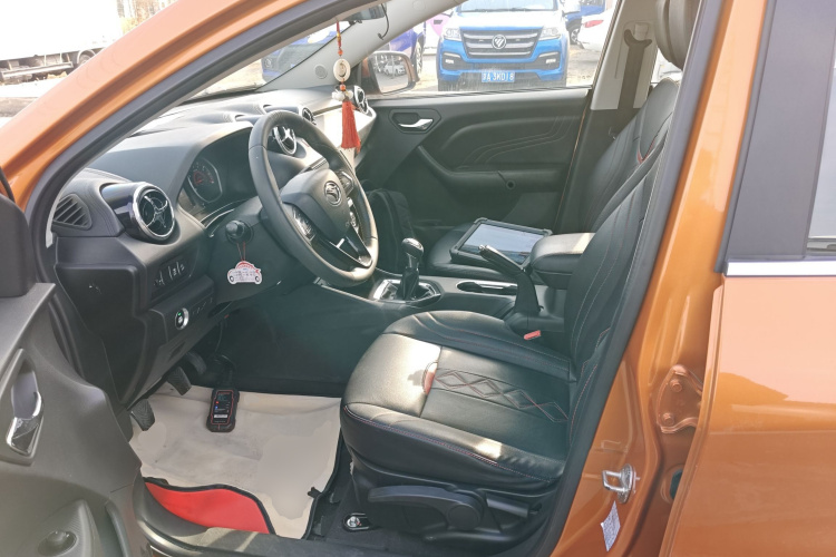 东南DX3 2018款 1.5L 手动尊贵型中控内饰19