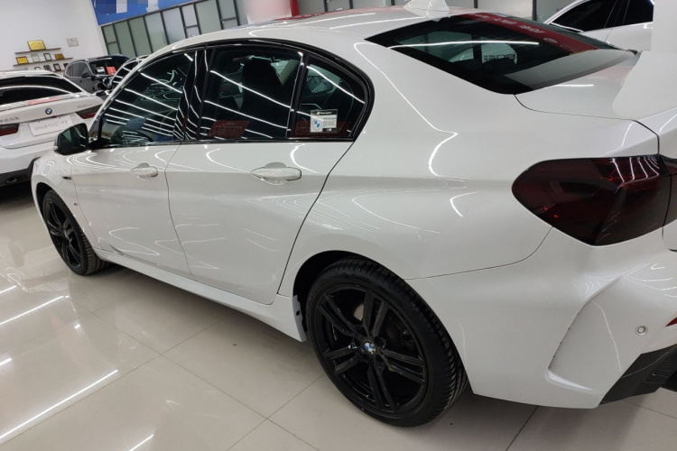 宝马1系 2022款 125i M运动曜夜版车身外观4