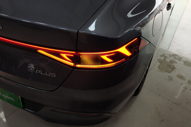 比亚迪 秦PLUS 2024款 荣耀版 DM-i 55KM领先型车身外观9