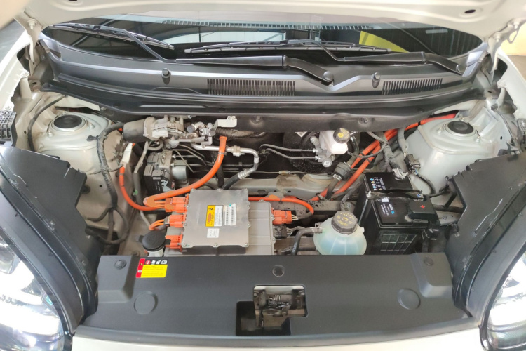 五菱汽车 五菱缤果 2023款 333km 悦享+款机舱底盘24