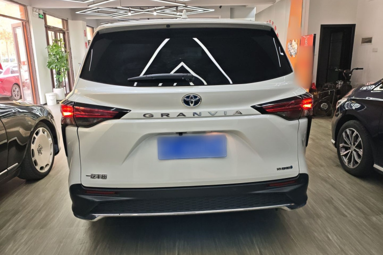 丰田 格瑞维亚 2023款 2.5L混动 舒适版车身外观6004