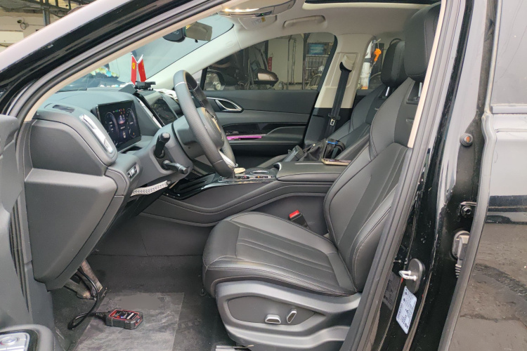 红旗HS3 2023款 1.5T 两驱善为版中控内饰19