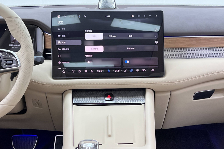 鸿蒙智行 问界M7 2024款 1.5T 智驾四驱Max版 5座中控内饰7011