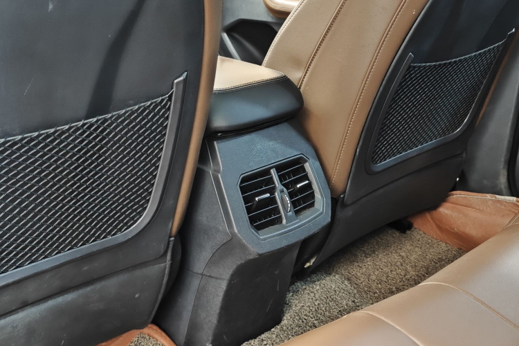 哈弗H6 2017款 红标 2.0T 自动两驱智尚型中控内饰7004