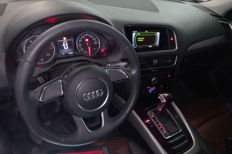 奥迪Q5 2017款 Plus 40 TFSI 进取型中控内饰12