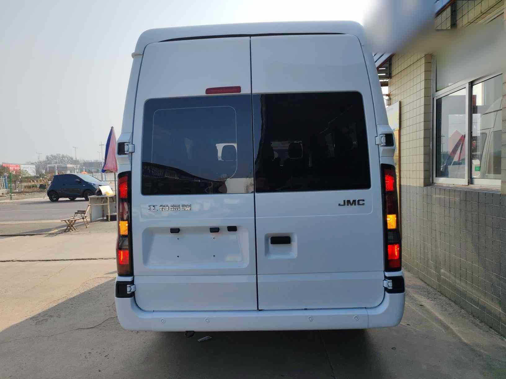 江铃福顺 2025款 2.0T 6MT柴油中轴中高顶商运型多功能乘用车7座(4)