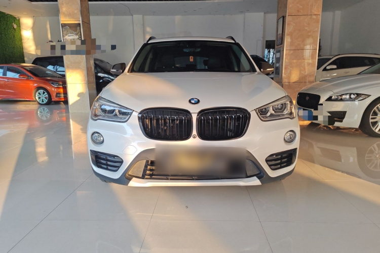 宝马X1 2019款 sDrive18Li 尊享型车身外观2